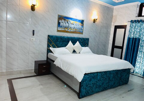 Maple Grove Guest House & BNB