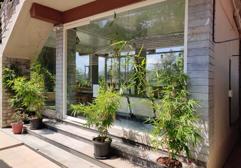 Chola Lakeview Stay Inn | Rooms & Caretaker