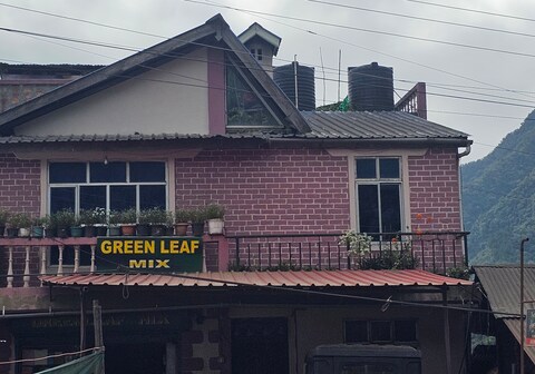 The GREENLEAF HOMESTAY