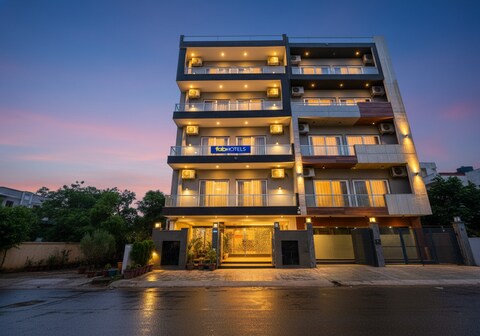 FabHotel Comfort N Stay - Huda City Centre Metro