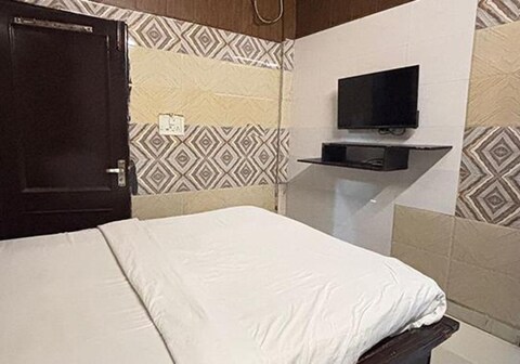 FabHotel Madhura Residency