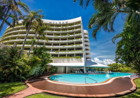 Hilton Cairns