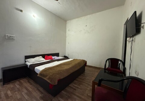 Hotel O Shree Shyam Madhav