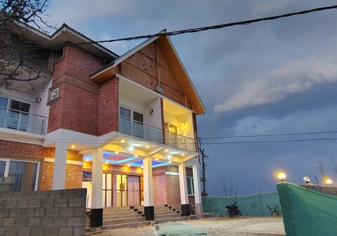 AR Villa and Cottage