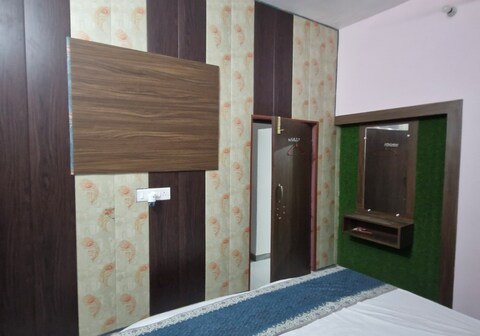 H K Paying Guest House