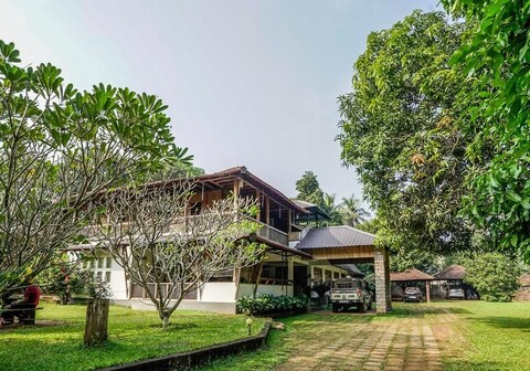 Teak Town | Rooms & Caretaker