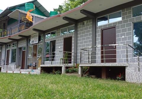 Arshia's Whispering Oaks