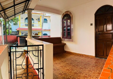 Walk to Beach Stay Fast WiFi Couples Friendly