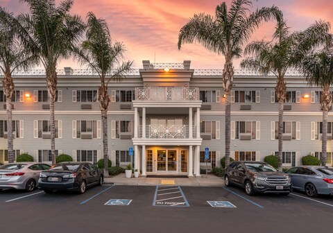 Best Western Luxury Inn