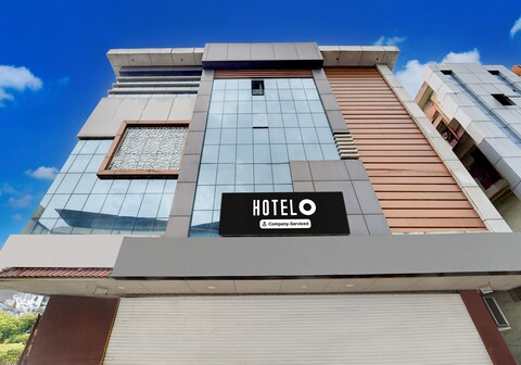 Super Hotel O Pathanamthitta Near Mahatma Gandhi Statue
