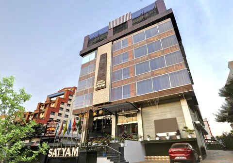 Hotel Apollo Grand (G.S.Road)