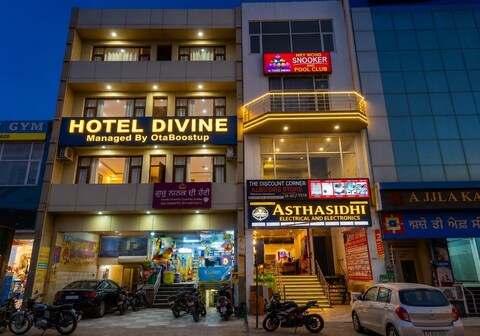 Hotel Devine Opp Jubilee Walk Mall & Near Gurdwara Sohana