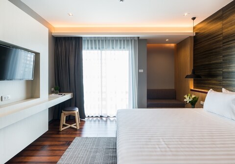 Sea Me Spring Tree Hotel