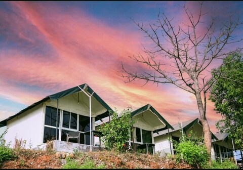 Premium Chillout Cottages, Pawana Lake