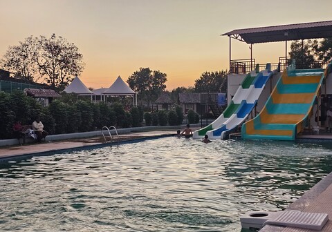 REET PARADISE RESORT