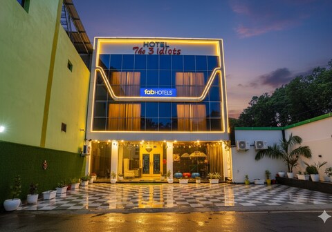 FabHotel The 3 Idiots