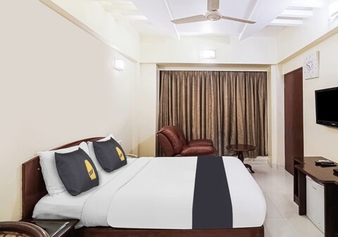 Townhouse OAK Hotel Shubhangan Near Juhu Beach