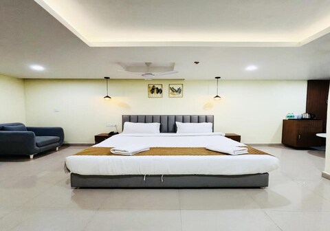 RASIKA HOTEL AND RESTRO