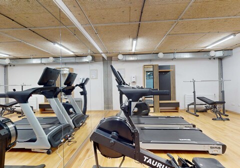 Room 904 in a premium residence- Sport/Laundry