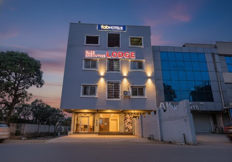 FabHotel Bliss Executive - shaniwar wada