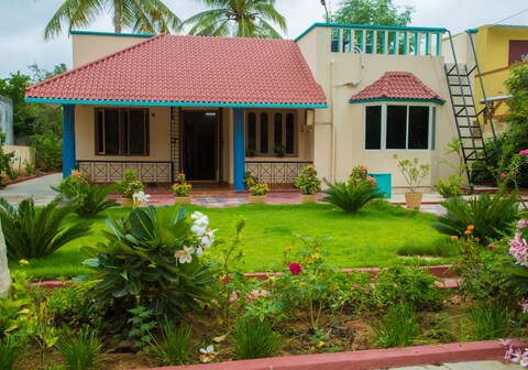 BRUNDHA HOMESTAY With Garden