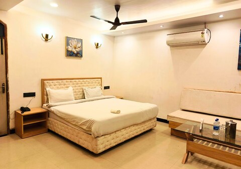 Swarg Hotel