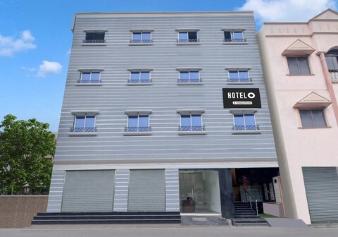 Hotel O Vijayawada Near Railway Station