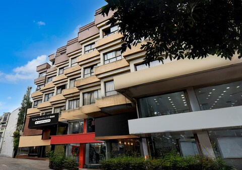 Super Townhouse Oak Sinhgad Road Crossway Formerly Popular Hotel