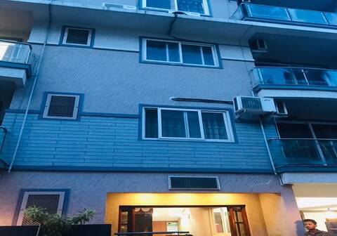 AM Daimond Suites