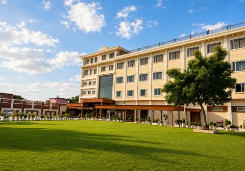 Hotel Vasdaa Grand (10Min Drive From Jolly Grant Airport) -Dehradun