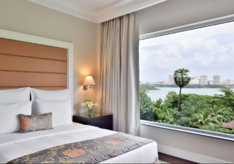 Lakeside Chalet Marriott Executive Apartments