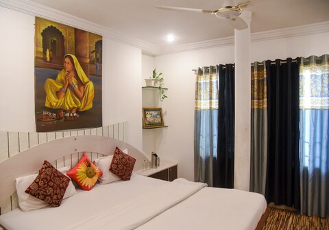 Sajjan Villa Udaipur |Lakeview Rooms and Restaurant|