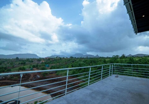 Hillcrest By Grape County