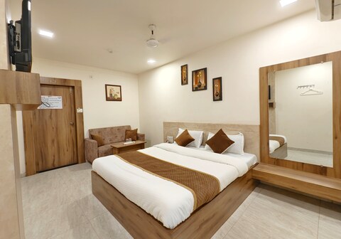 Hotel Palm Residency