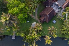 Palmgrove Lake Resort, Alleppey Palmgrove Lake Resort, Alleppey