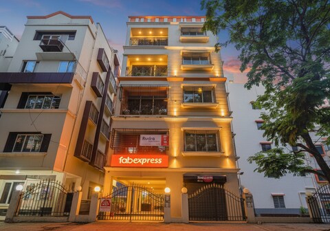 FabHotel Yatika Residency