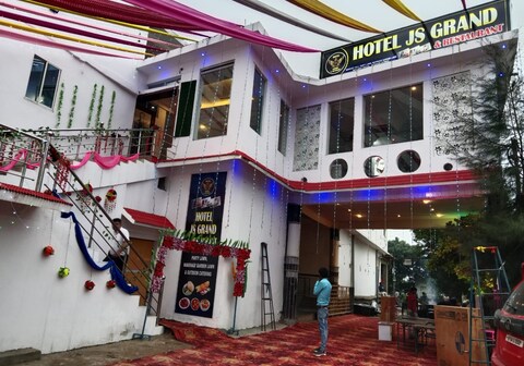 Hotel JS Grand and Restaurant