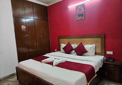 Hotel O Devom Inn Sector 16 Noida Metro Station