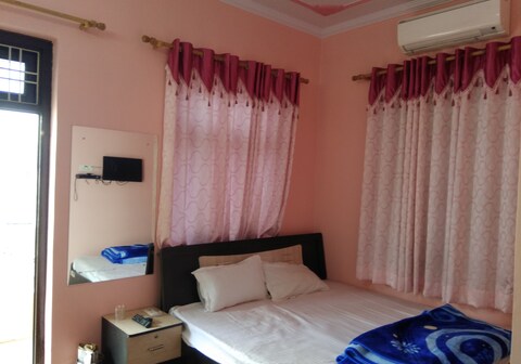 Hotel Zamarrud palace