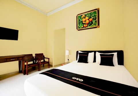 Hotel O Surabaya near Pelangi Park formerly D'best Kutisari