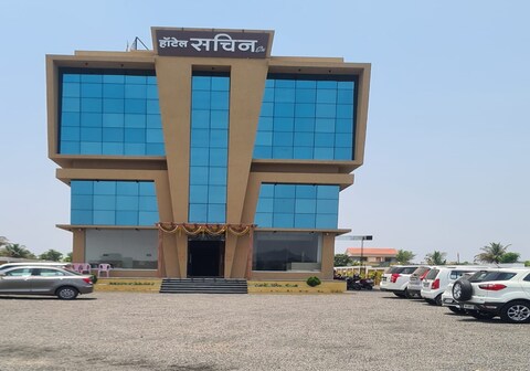 Hotel Sachin Executive Restaurant and lodging