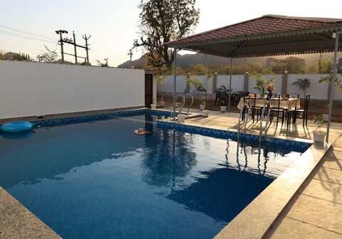 7bhk luxurious villa in badi