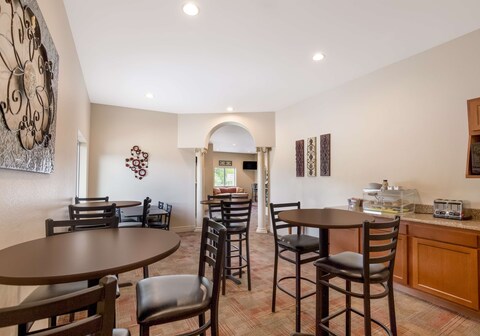 SureStay Hotel by Best Western Whittington