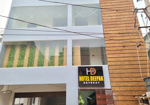 Hotel Deepak Retreat