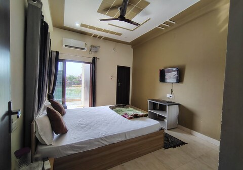 hari ratna home stay