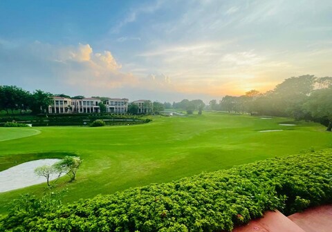 Beautiful Apartments at Tarudhan Valley Golf Resort, Manesar