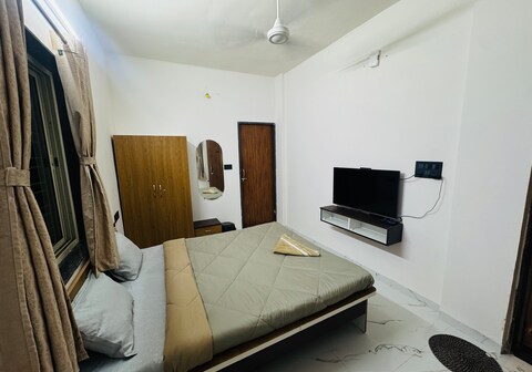 manoj lodge
