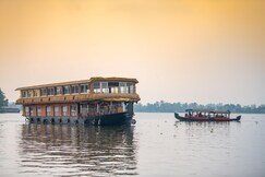 OYO 24290 Houseboat Anugraha Deluxe, Alleppey OYO 24290 Houseboat Anugraha Deluxe, Alleppey