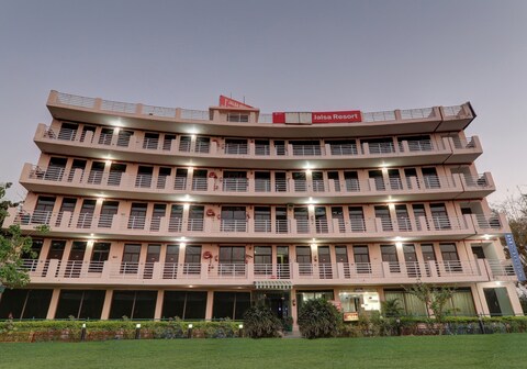 Super Townhouse Jalsa Resort