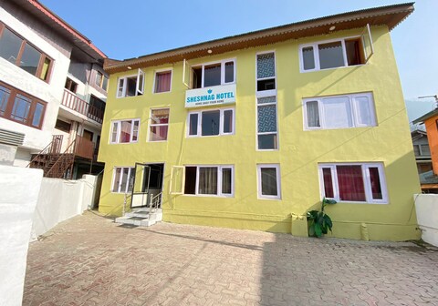 HOTEL SHESHNAG